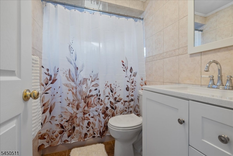 175 Colonial Rdwest