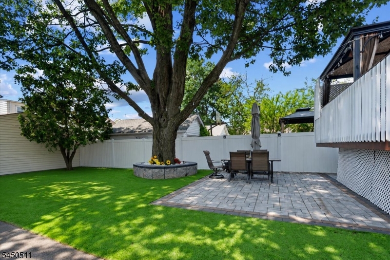 175 Colonial Rdwest