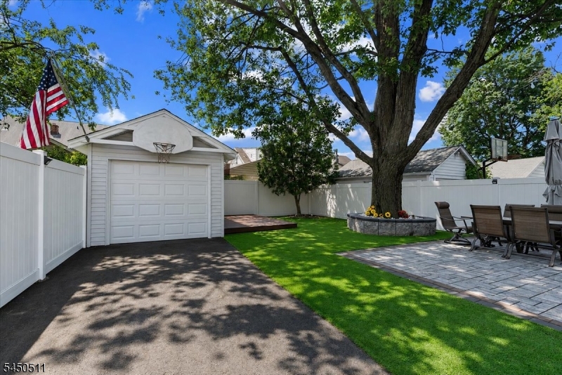 175 Colonial Rdwest