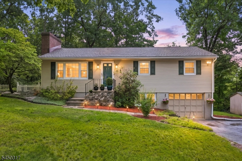 2 Oak Dr