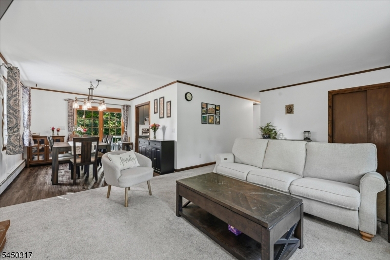 2 Oak Dr