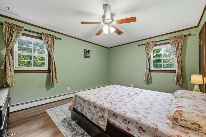 2 Oak Dr