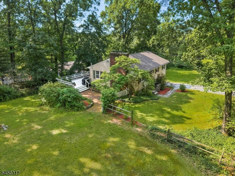 2 Oak Dr