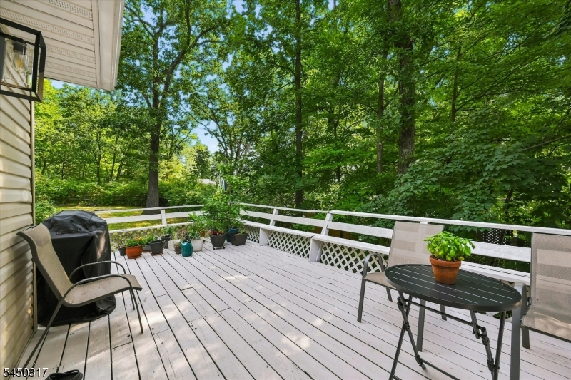 2 Oak Dr