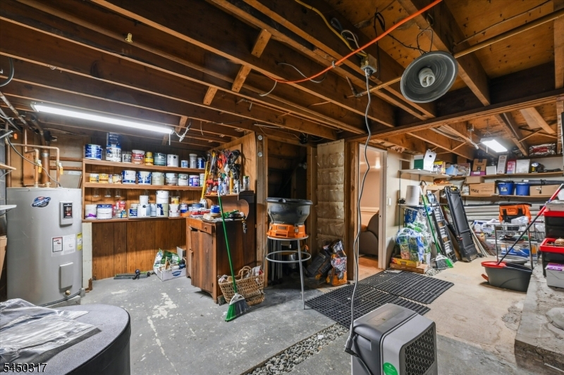 2 Oak Dr