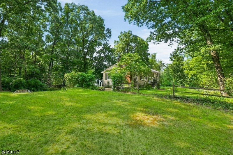 2 Oak Dr