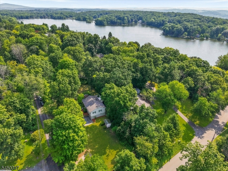 2 Oak Dr