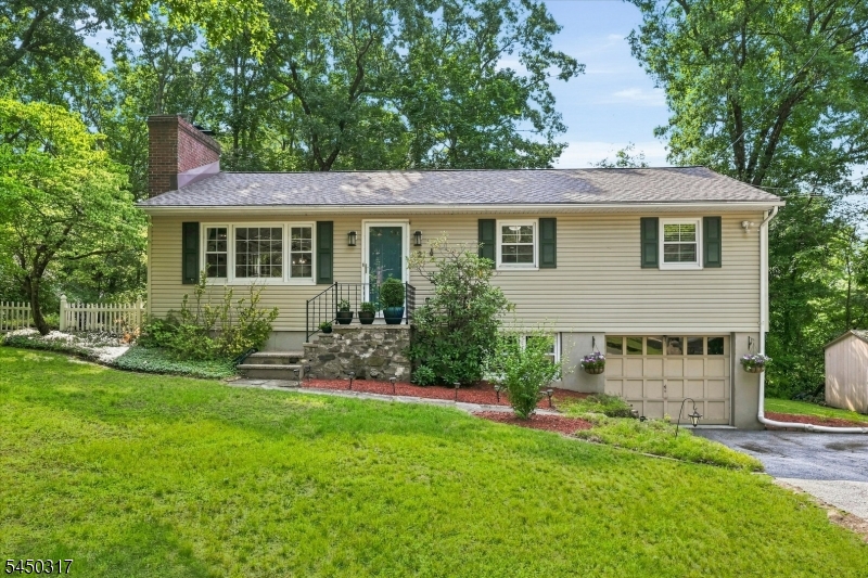 2 Oak Dr
