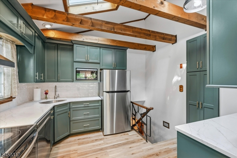 2 Oak Dr
