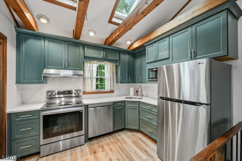 2 Oak Dr