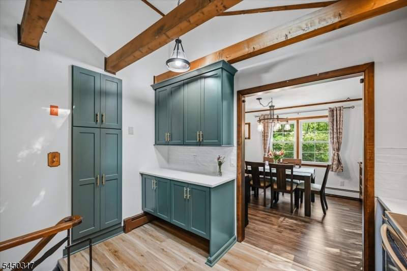 2 Oak Dr