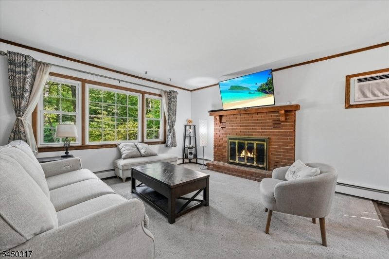 2 Oak Dr