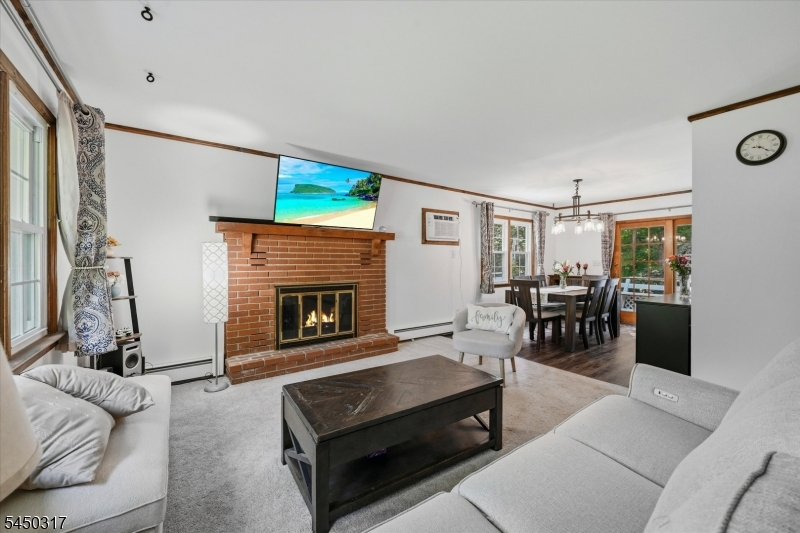 2 Oak Dr