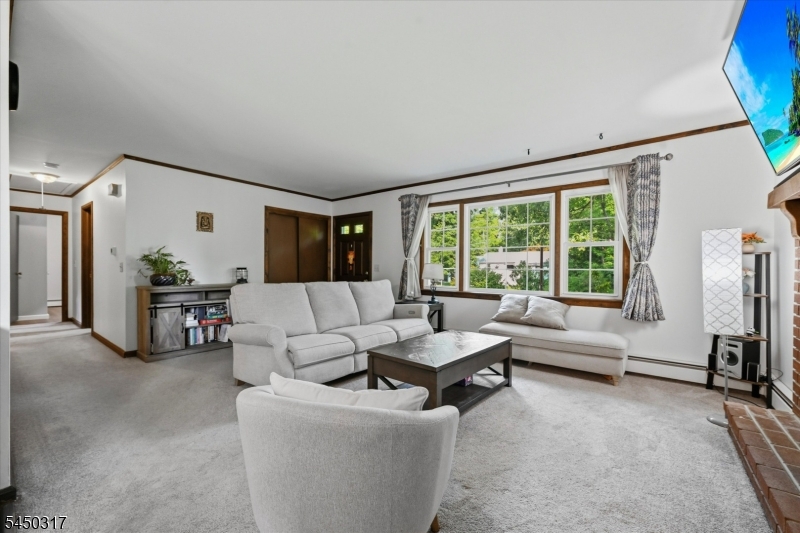 2 Oak Dr