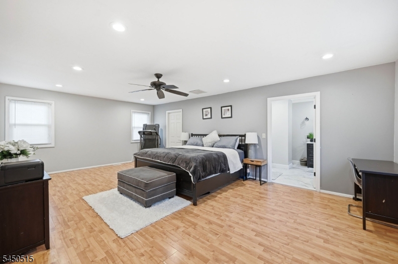 93 Yawpo Ave