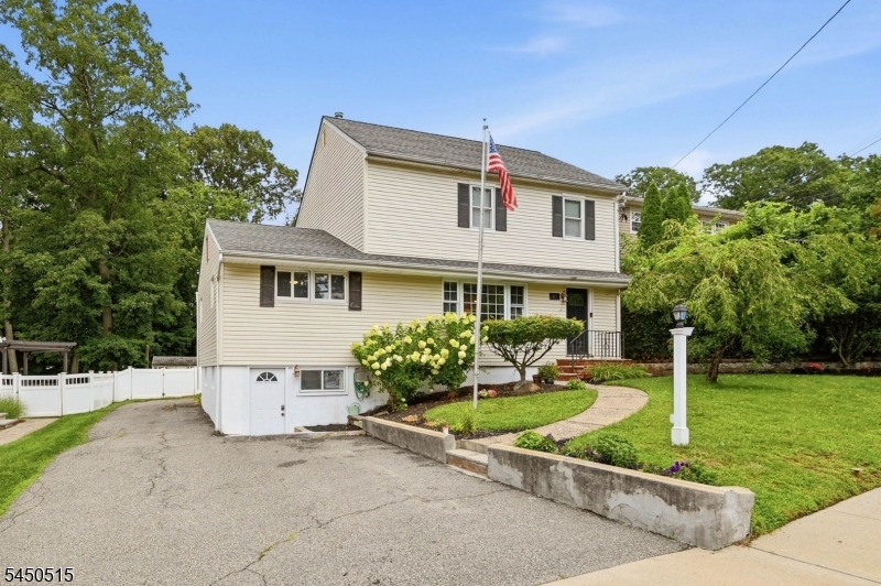 93 Yawpo Ave