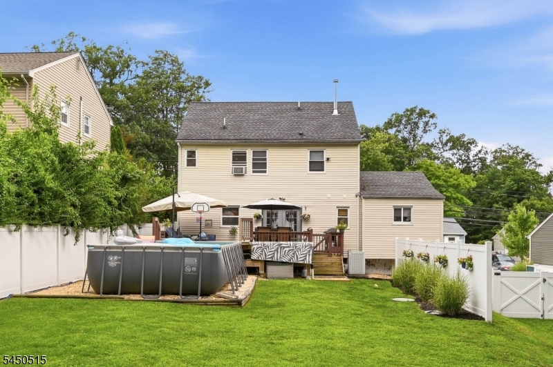 93 Yawpo Ave