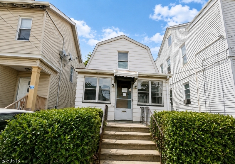 376 Myrtle Ave