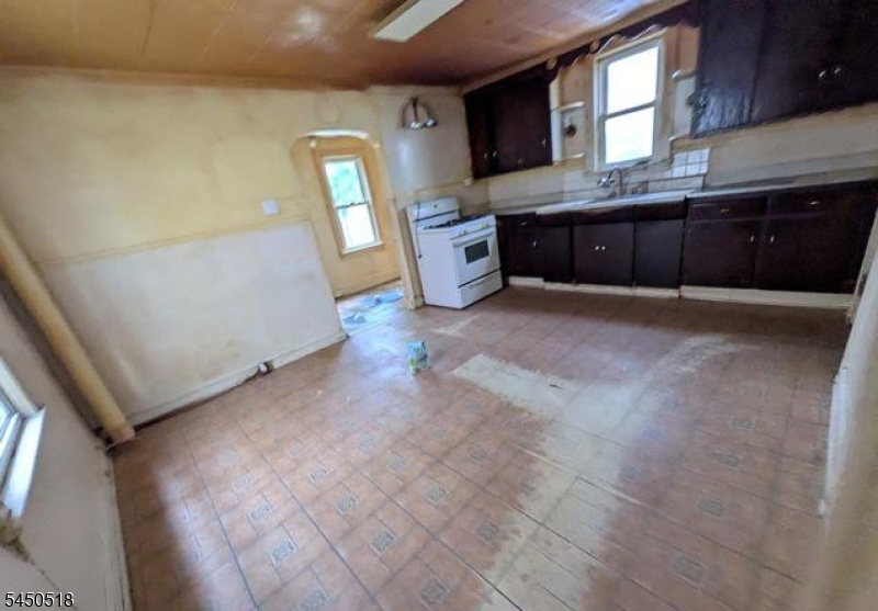 376 Myrtle Ave