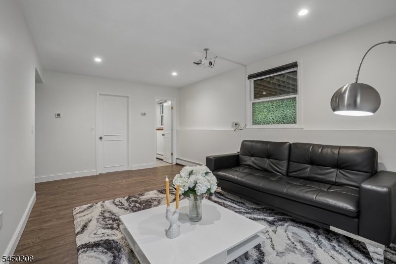 35 Iroquois Ave