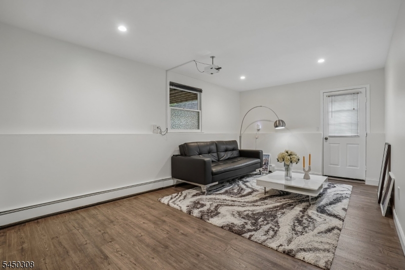 35 Iroquois Ave
