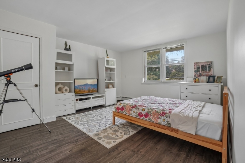 35 Iroquois Ave