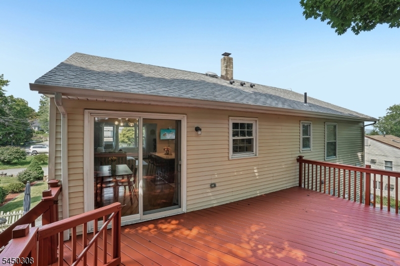 35 Iroquois Ave