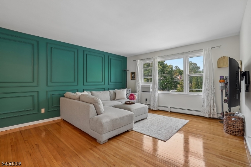 35 Iroquois Ave