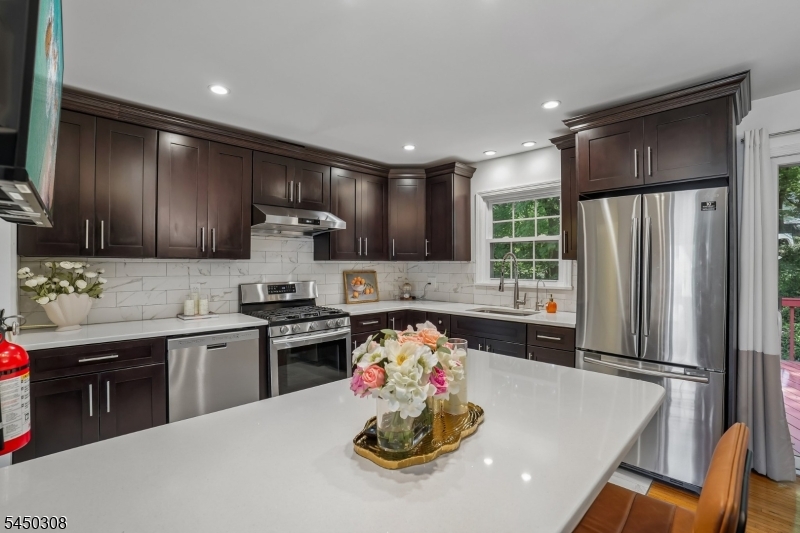35 Iroquois Ave