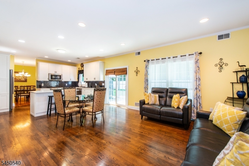 1080 Quigley Ct