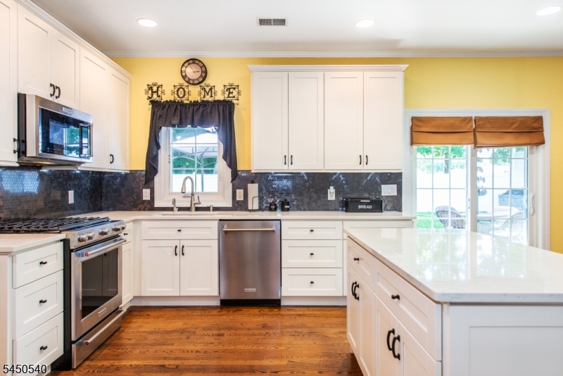 1080 Quigley Ct