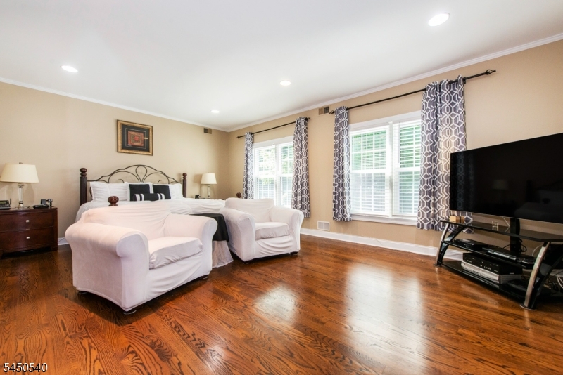1080 Quigley Ct