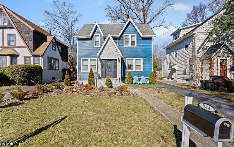 884 Townley Ave