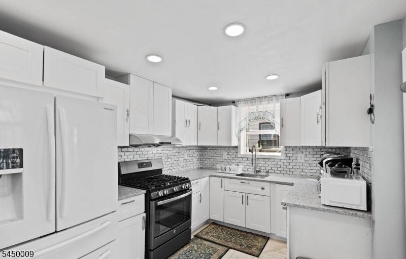 884 Townley Ave
