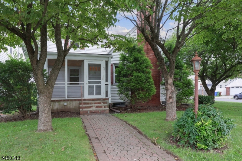 351 Fernwood Ter