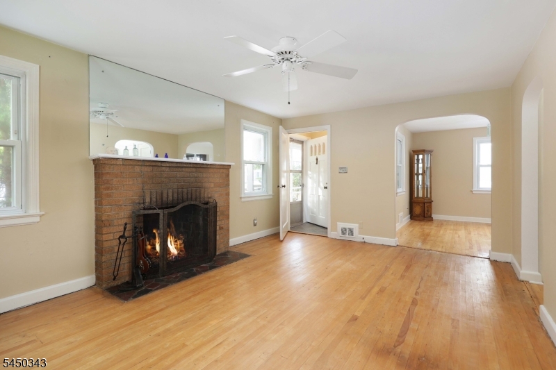 351 Fernwood Ter