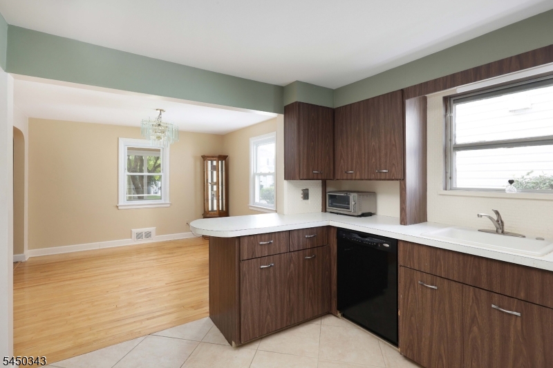 351 Fernwood Ter