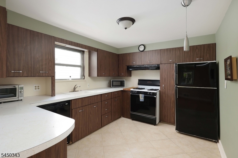 351 Fernwood Ter