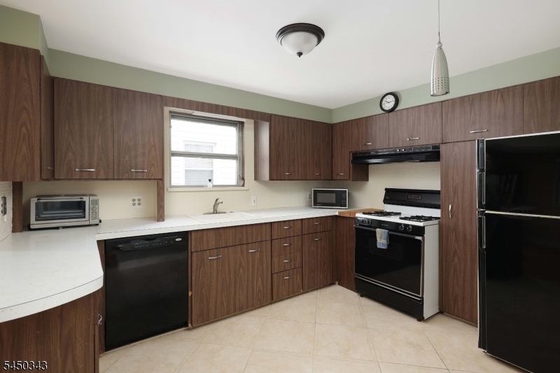 351 Fernwood Ter