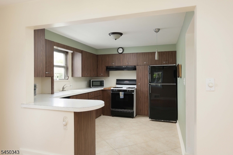 351 Fernwood Ter