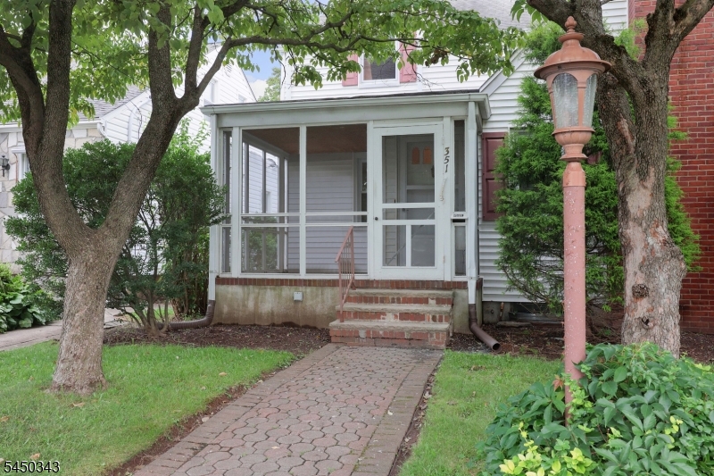 351 Fernwood Ter