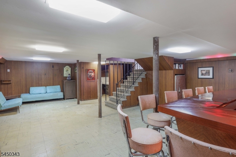 351 Fernwood Ter