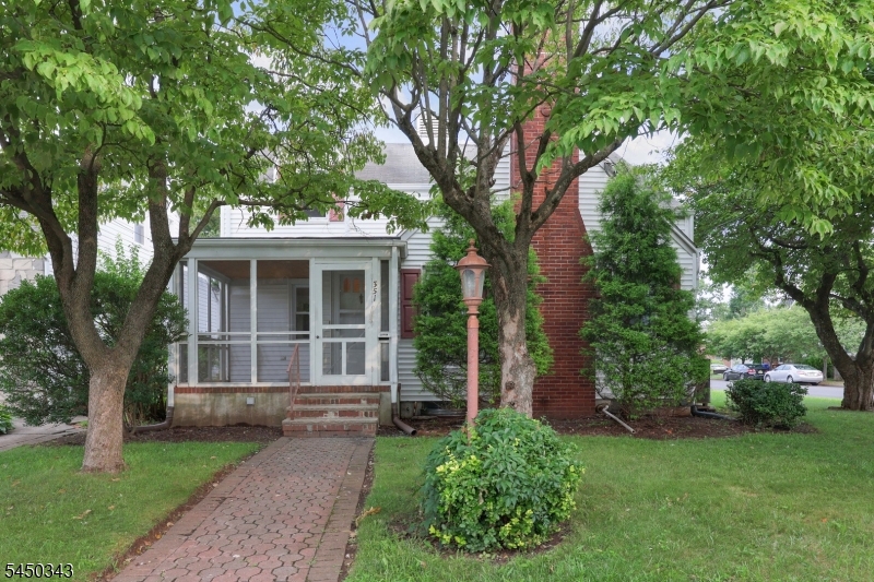 351 Fernwood Ter