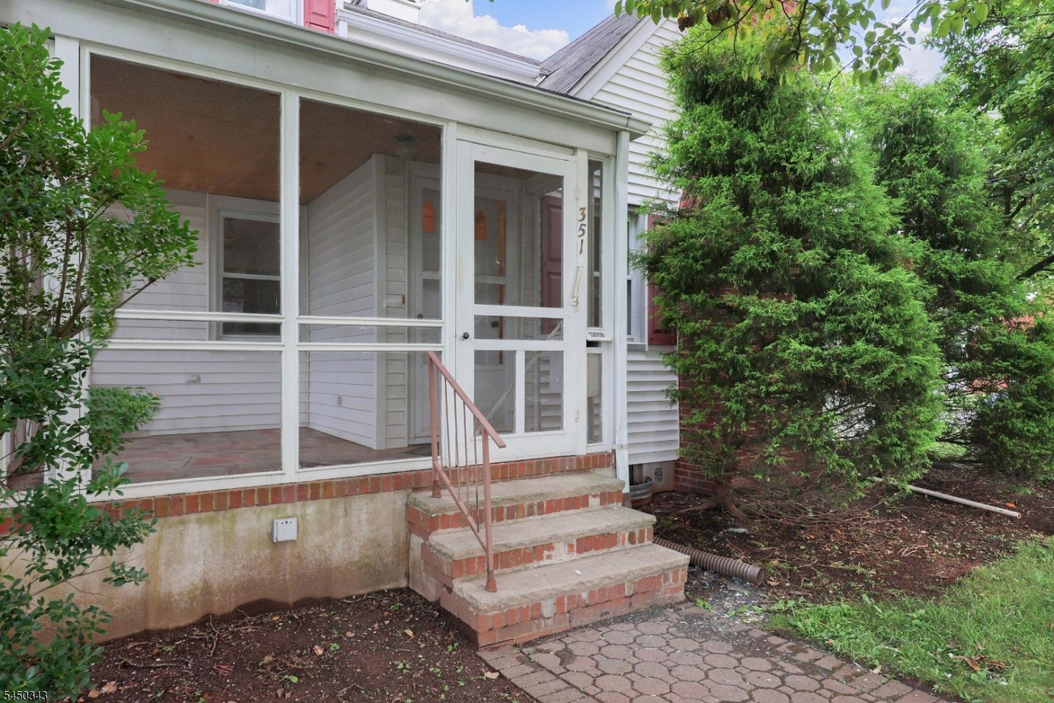 351 Fernwood Ter