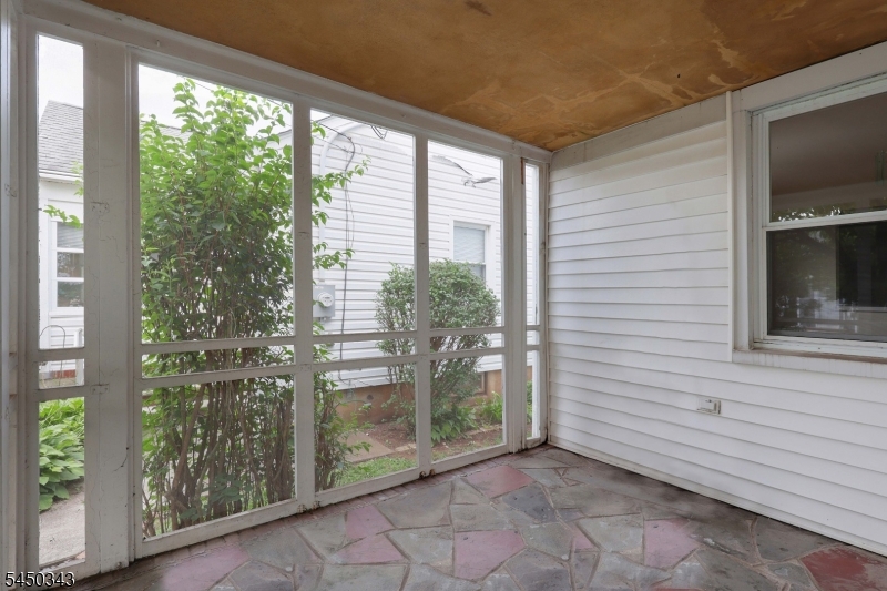 351 Fernwood Ter