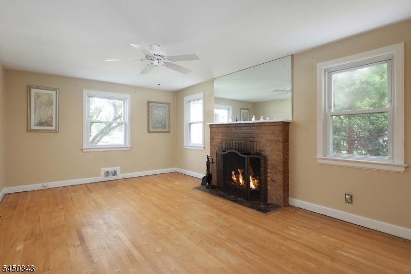 351 Fernwood Ter