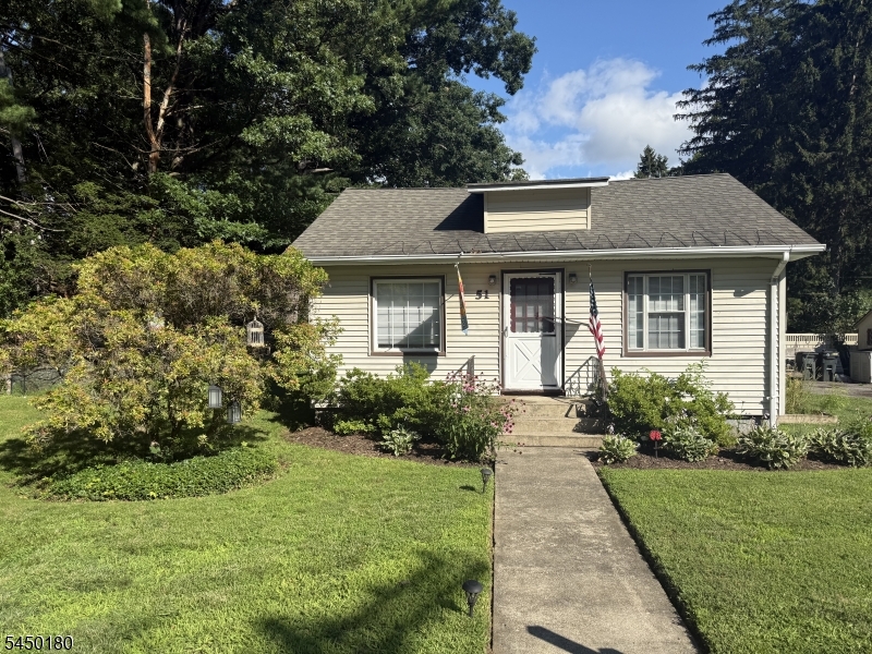 51 Lakeview Ave