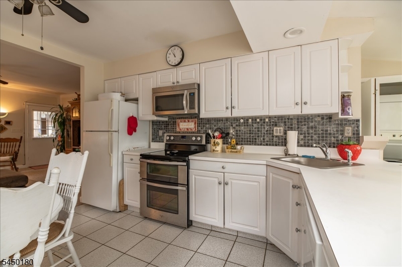51 Lakeview Ave