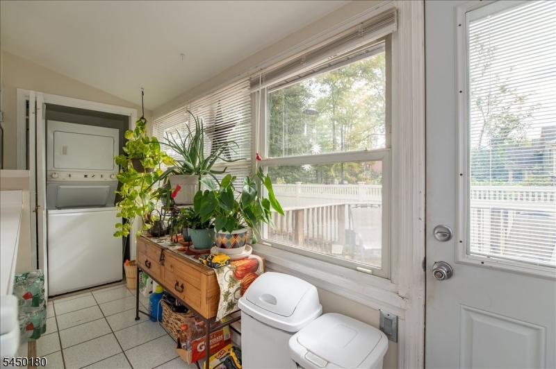 51 Lakeview Ave