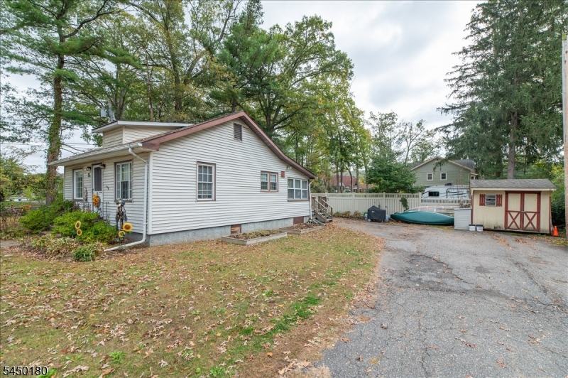 51 Lakeview Ave